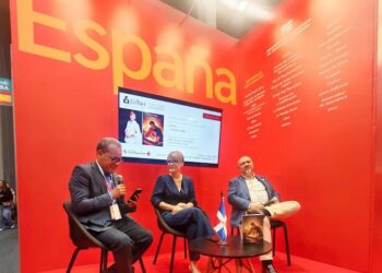 Lizamavel Collado presenta poemario en la Feria del Libro de Bogotá