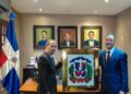 El presidente de Efemérides Patrias Juan Pablo Uribe recibe visita de Johnny Pujol secretario General del PLD