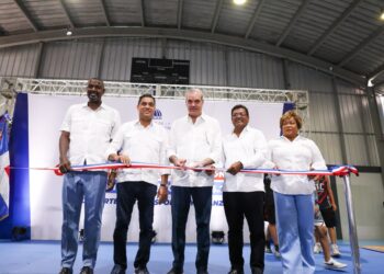 Presidente Abinader y ministro Kelvin Cruz entregan multiuso Dante Lemonier en Los Alcarrizos