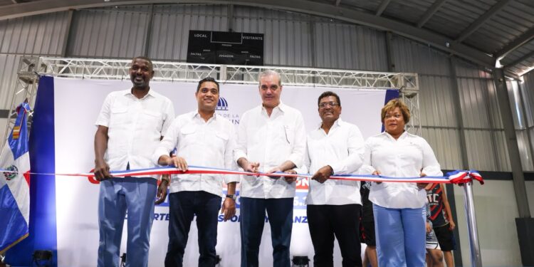 Presidente Abinader y ministro Kelvin Cruz entregan multiuso Dante Lemonier en Los Alcarrizos