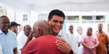 Fellito Suberví deja iniciados trabajos colocación de nuevas 7,600 acometidas sanitarias en Villa Consuelo