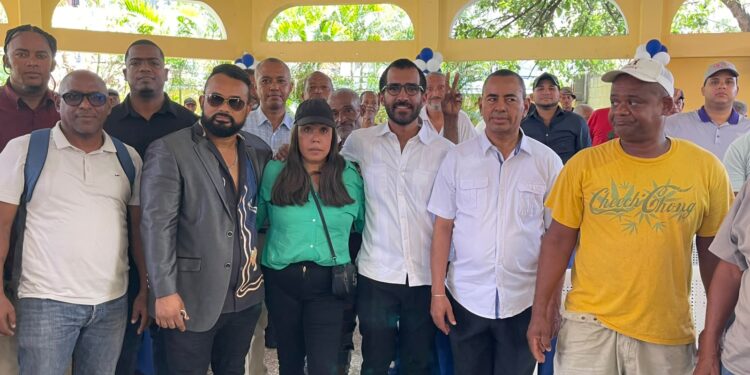 Doctor Luis Cruz Camacho reconoce el valor de los padres dominicanos con una gran celebración