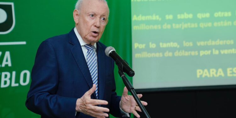 Los datos del Gobierno sobre la pobreza se contradicen: 4 de cada 10 hogares dominicanos reciben ayuda alimentaria, afirma Alburquerque
