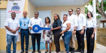 Propeep construye y entrega vivienda digna a doña Olinda de 73 años, en Manoguayabo