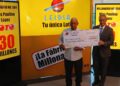 LEIDSA entrega de RD$30 millones a artesano ganador del Loto