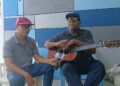 Poniendo a prueba al interpreté urbano SONOFIRE, en guitarra