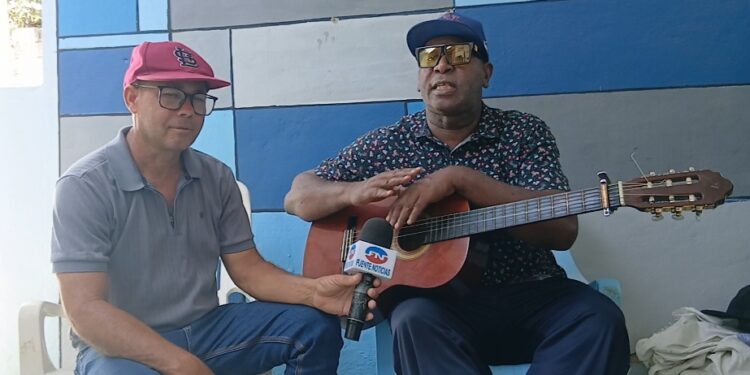 Poniendo a prueba al interpreté urbano SONOFIRE, en guitarra
