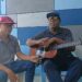 Poniendo a prueba al interpreté urbano SONOFIRE, en guitarra
