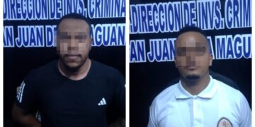 Policía apresa a dos hombres acusados de presunta estafa mediante plataforma de inversión en San Juan
