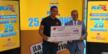 LEIDSA entrega 25 millones a panadero ganador del Súper Kino TV