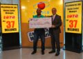 LEIDSA entrega  37 millones a mecánico ganador del Loto.