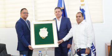 Asotedom reconoce a Rafael Cruz por sus aportes al fortalecimiento del sector textil dominicano
