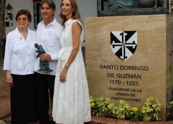 Santo Domingo inaugura escultura de santo Domingo de Guzmán para conmemorar un nuevo aniversario de la fundación de la ciudad