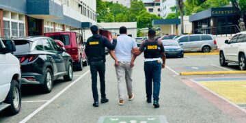 Capturan un hombre con 11 paquetes de marihuana en el DN