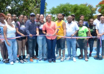 La alcaldesa Betty Gerónimo inaugura parque y cancha en Los Palmares y supervisa obras en distintos sectores