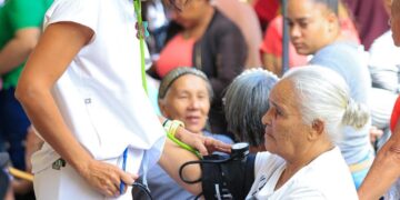 Rehabilitación y el HOMS brindan 2,752 servicios de salud gratuitos durante operativo médico en Constanza