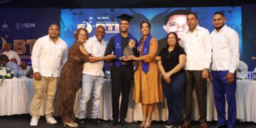 Alcaldesa Betty Gerónimo encabeza Primera Graduación Municipal de Santo Domingo Norte
