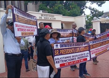 Contratistas de escuelas protestas en reclamos de&nbsp; devolución de RD$ 80 millones por retenciones, consideran indebidas