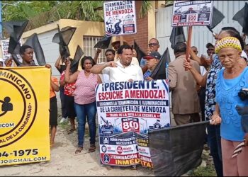 Demandan arreglo de sus calles y alumbrado eléctrico en  sector La Grúa, SDE