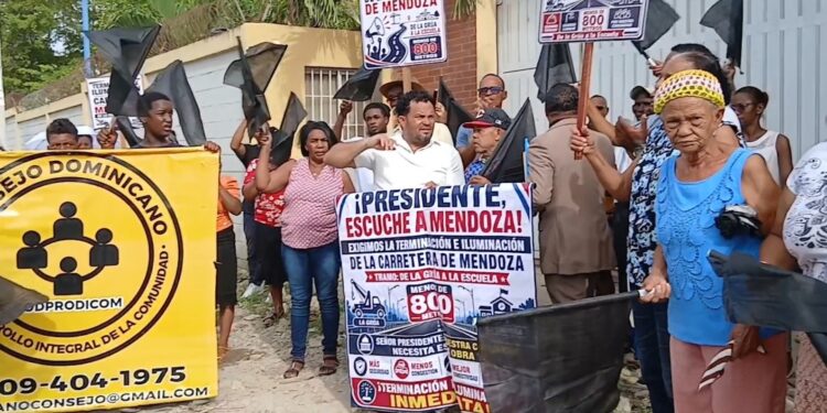 Demandan arreglo de sus calles y alumbrado eléctrico en  sector La Grúa, SDE