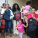 Aspirante a diputada FP Mérida Otaño lleva útiles escolares a distintos barrios de Los Alcarrizos