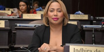 Indhira De Jesús impulsa proyecto para acumular fondos no utilizados en medicamentos.