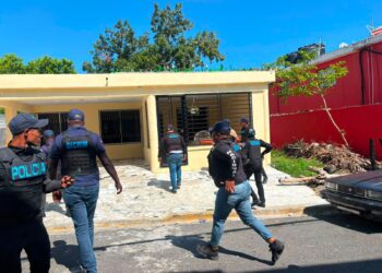 Dicrim desmantela puntos de drogas, ocupa narcóticos y apresa varias personas en flagrante delito en Sabana Perdida, SDN