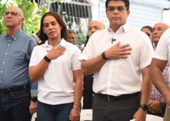 Fellito Suberví inicia el saneamiento de cañada en Los Guaricanos