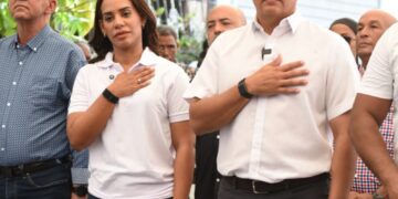 Fellito Suberví inicia el saneamiento de cañada en Los Guaricanos