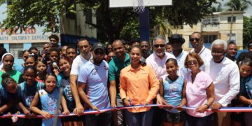 Alcaldesa Betty Gerónimo entrega remozamiento de cancha en Sabana Perdida y encabeza recorrido de supervisión de obras