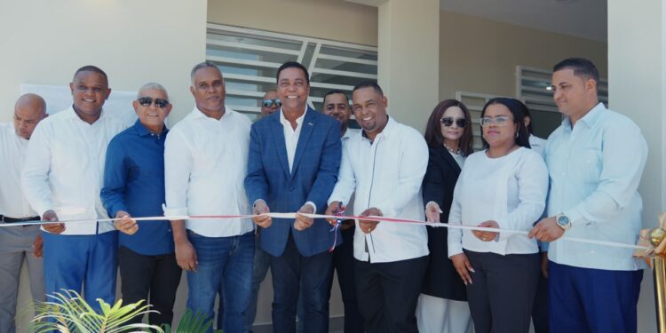 Gobierno y Liga Municipal Dominicana invierten en favor de la gente de Jacagua