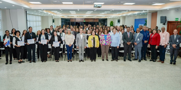 Cámara de Cuentas entrega certificados de participación a 164 colaboradores capacitados por el INAP