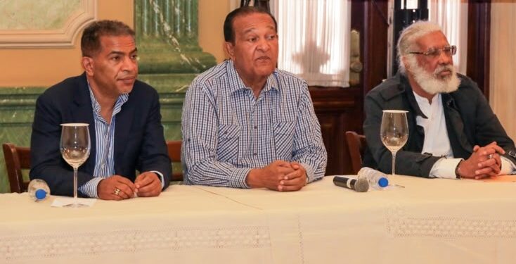 Juan Marte y ministro Industria y Comercio abordan inquietud&nbsp; alzas de precios combustibles y posible reajuste de pasaje