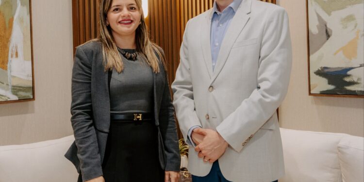 Mapfre firma acuerdo con Spine Center para ampliar acceso a atención médica especializada
