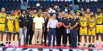 Mario Chabebe reafirma su respaldo al baloncesto distrital en partido donde el Barias derrota a Huellas del Siglo