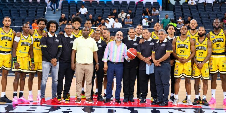 Mario Chabebe reafirma su respaldo al baloncesto distrital en partido donde el Barias derrota a Huellas del Siglo