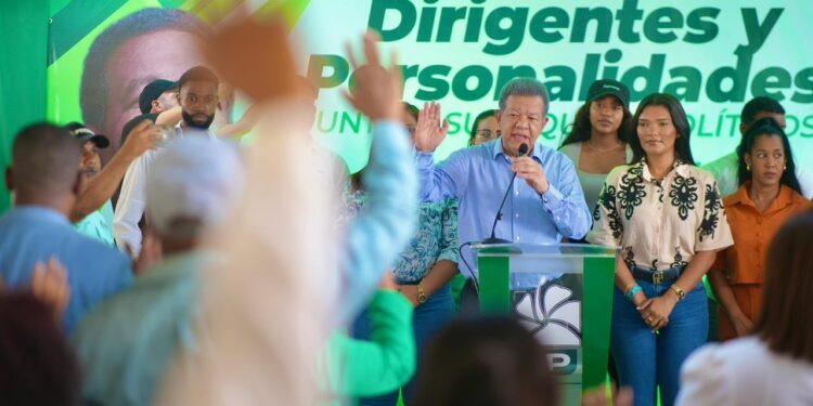 Leonel retoma agenda territorial y encabezará este domingo juramentación en San Cristóbal