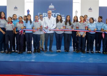 Presidente Abinader entrega techado de centro educativo para beneficiar 665 estudiantes y munícipes de Rancho Arriba