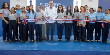 Presidente Abinader entrega techado de centro educativo para beneficiar 665 estudiantes y munícipes de Rancho Arriba