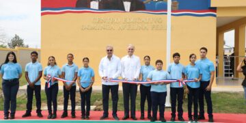 Tras años de espera, presidente Luis Abinader inaugura dos centros educativos en Santiago con 15 nuevas aulas que beneficiarán a más de 500 estudiantes