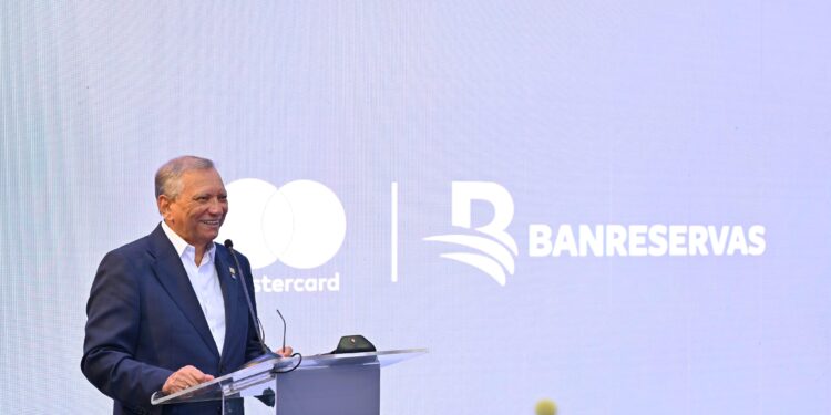 Banreservas lanza junto a Mastercard nueva tarjeta comercial para el sector empresarial