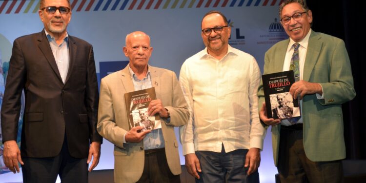 Libro de Antoliano Peralta figura entre los más vendidos en0 la Feria Internacional del Libro 2026