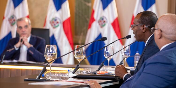 Gobierno triplica viviendas encontradas en Ciudad Juan Bosch: pasaron de 4,600 a 16,800, proyecto estaba quebrado