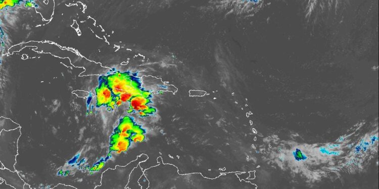 Indomet prevé aguaceros y tronadas por el paso de una onda tropical y una vaguada
