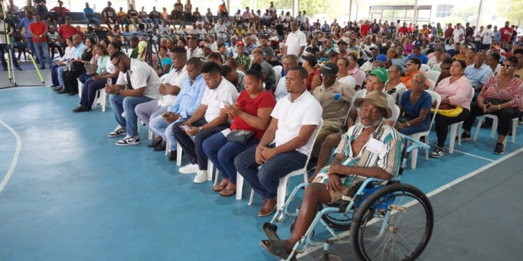 Gobierno inicia titulación en 11 sectores de la provincia de Azua para beneficiar a 14,400 personas