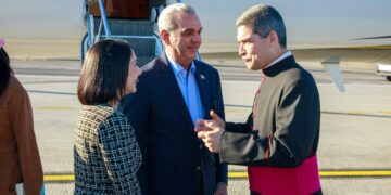 Presidente Abinader llega a Roma para audiencia de Estado con Su Santidad el papa León XIV en la Ciudad del Vaticano y para participar en la asamblea de la FAO