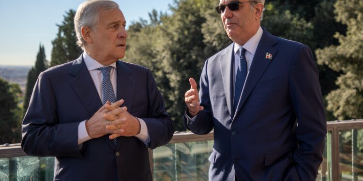 Presidente Abinader y viceprimer ministro y ministro Asuntos Exteriores de Italia, Tajani, acuerdan fortalecer cooperación económica, inversiones y seguridad entre RD e Italia