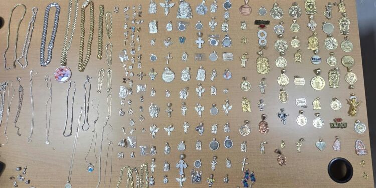 Policía recupera parte de las prendas robadas de joyería en Santiago, valoradas en RD$1.4 millones