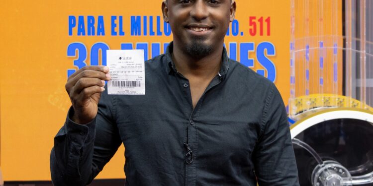 LEIDSA informa que taxista es ganador de 30 millones de pesos.