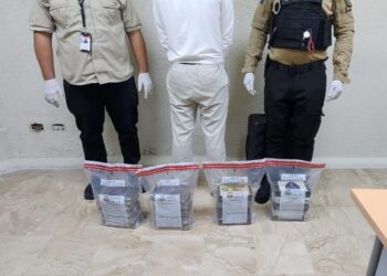 Detienen español con 20 paquetes de presunta cocaina ocultos en su equipaje